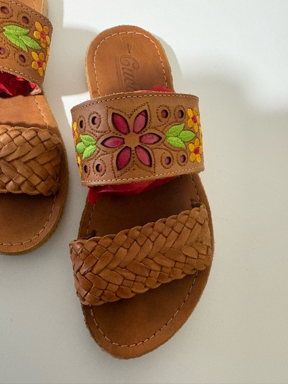 👠SHOE SALE‼️ Cucos Handmade Huaraches w/Embroidery.  Sz 4-Mexico